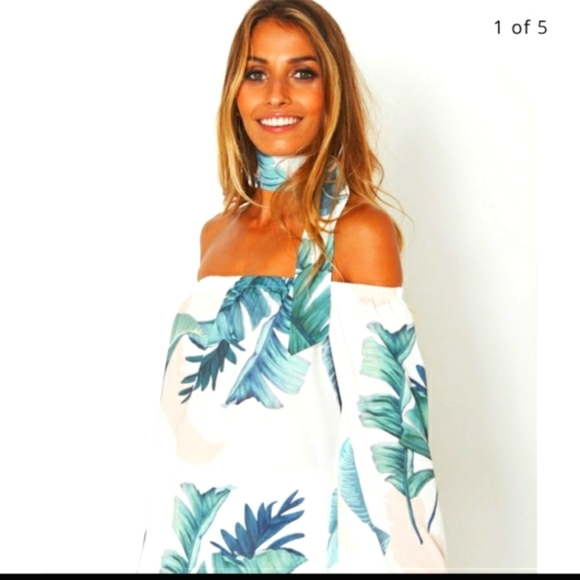 White Fox Boutique Tops - NWT White Fox Boutique Off Shoulder Blouse